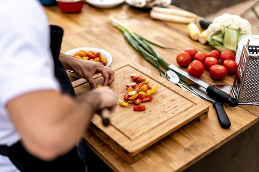 Chef chopping tomato's